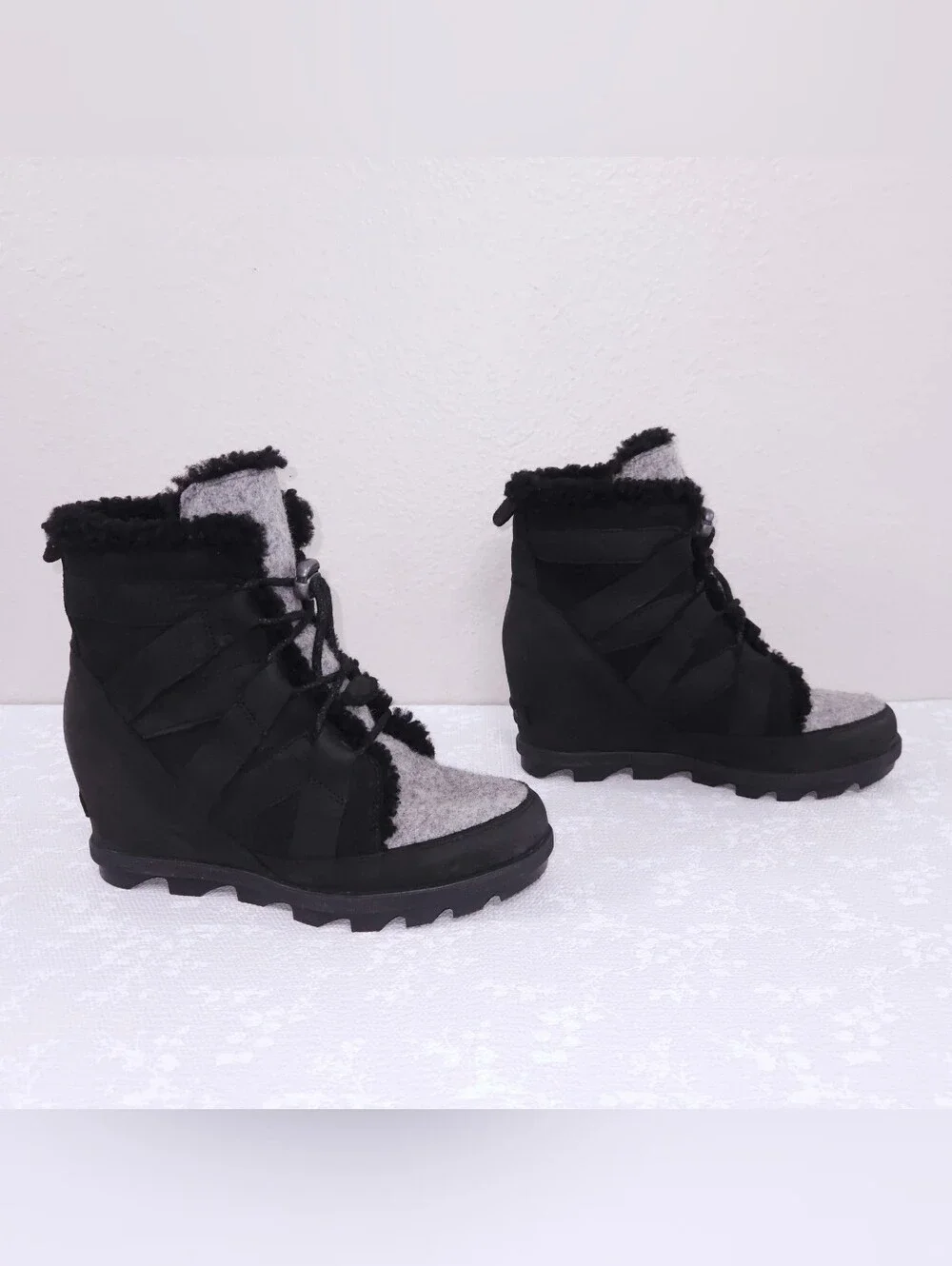Sorel Joan Of Arctic Wedge II Cozy Boot US 7.5 Black Nubuck Shearling Booties